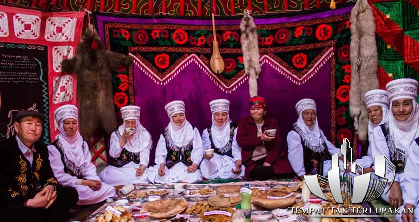 Petualangan Berkuda di Padang Kirgizstan